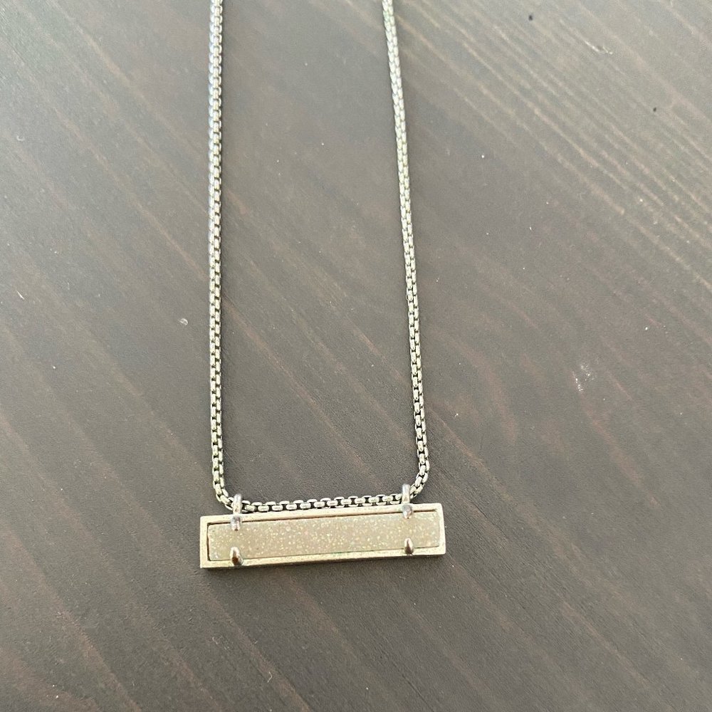 Leanor Pendant Necklace in Rhodium